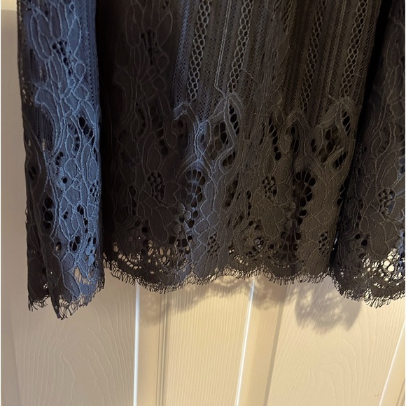 Lace dress sleeveless with gorgeous details - Picture 3 of 11